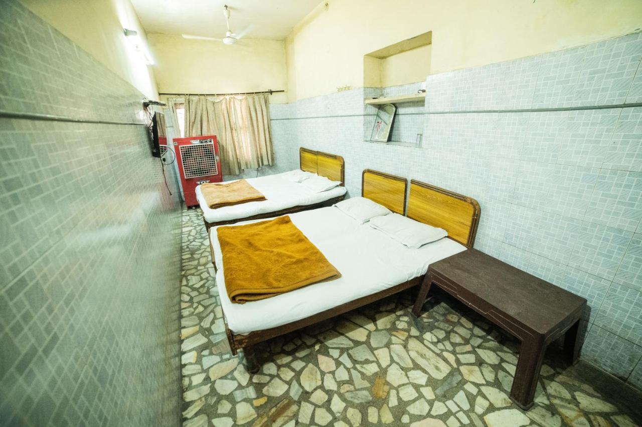 Hotel Raj Guest House Amritsar Exterior photo